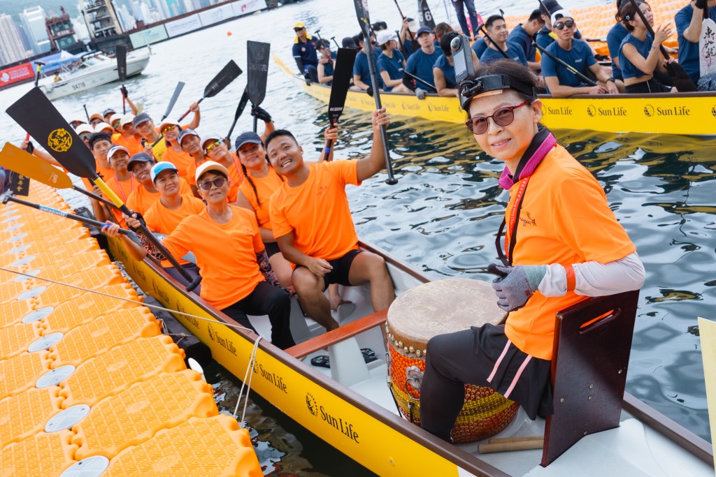 Sun Life sponsored Maggie’s Cancer Caring Centre to form the ‘Move for Maggie’s dragon boat team.’