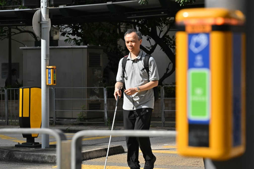 Visually-impaired resident Lee Kai-tak has worked closely with the department since 2017 to refine the system. (Source: news.gov.hk) Visually-impaired resident Lee Kai-tak has worked closely with the department since 2017 to refine the system. (Source: news.gov.hk)