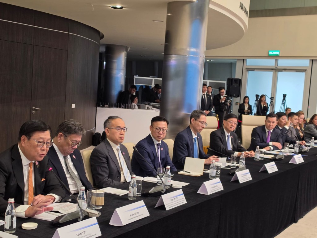 John Lee and Renat Bekturov (seventh left) witnessed the signing of the MoU. John Lee and Renat Bekturov (seventh left) witnessed the signing of the MoU.