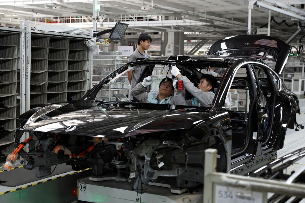 Employees work on the production line at a factory of Chinese electric vehicle (EV) maker Nio in Hefei, Anhui province, China April 2, 2025. REUTERS