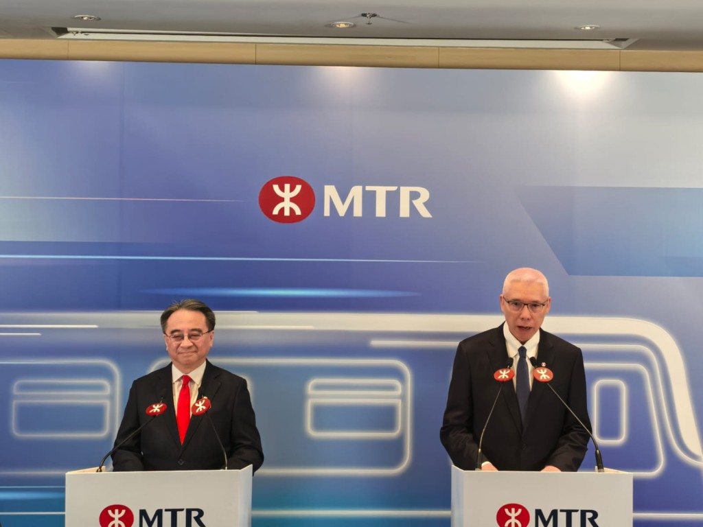 Jacob Kam Chak-pui, chief executive officer of MTR, left, and Rex Auyeung. SING TAO