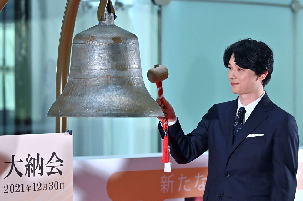 This file photo taken on December 30, 2021 shows Japanese actor Ryo Yoshizawa hitting the bell during a ceremony marking the close of the end-of-year trading session at the Tokyo Stock Exchange in Tokyo. AFP This file photo taken on December 30, 2021 shows Japanese actor Ryo Yoshizawa hitting the bell during a ceremony marking the close of the end-of-year trading session at the Tokyo Stock Exchange in Tokyo. AFP