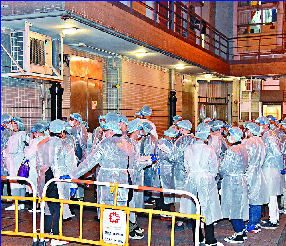 Health workers descend on Tuen Mun and, inset, districts identified as high risk or likely high risk.Sing Tao Health workers descend on Tuen Mun and, inset, districts identified as high risk or likely high risk.Sing Tao