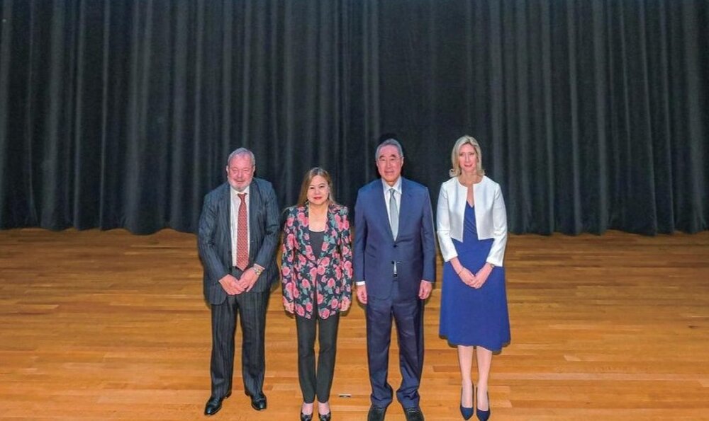 The opening ceremony of The Hong Kong Jockey Club Series: Picasso for Asia - A Conversation exhibition was held on 13 March. Officiating guests included HKSAR Government Secretary for Culture, Sports and Tourism Rosanna Law (2nd left); Club Steward Nicholas Hunsworth (1st left); Consul General of France in Hong Kong and Macau Christile Drulhe (1st right); and Chairman of the Board of West Kowloon Cultural District Authority Henry Tang (2nd right). The opening ceremony of The Hong Kong Jockey Club Series: Picasso for Asia - A Conversation exhibition was held on 13 March. Officiating guests included HKSAR Government Secretary for Culture, Sports and Tourism Rosanna Law (2nd left); Club Steward Nicholas Hunsworth (1st left); Consul General of France in Hong Kong and Macau Christile Drulhe (1st right); and Chairman of the Board of West Kowloon Cultural District Authority Henry Tang (2nd right).