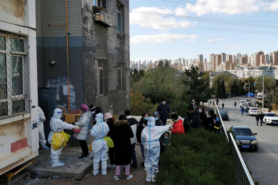 People line up for nucleic acid testing at a residential compound following local cases of the coronavirus disease (Covid-19) in Dalian, Liaoning province, China. (Reuters) People line up for nucleic acid testing at a residential compound following local cases of the coronavirus disease (Covid-19) in Dalian, Liaoning province, China. (Reuters)