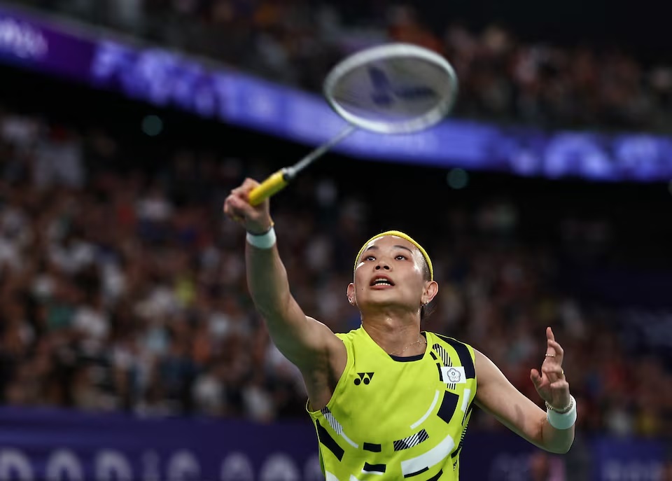 Paris 2024 Olympics - Badminton - Women's Singles Group play stage - Porte de La Chapelle Arena, Paris, France - July 31, 2024. Tzu Ying Tai of Taiwan in action during the Group E match against Ratchanok Intanon of Thailand. REUTERS/Ann Wang 