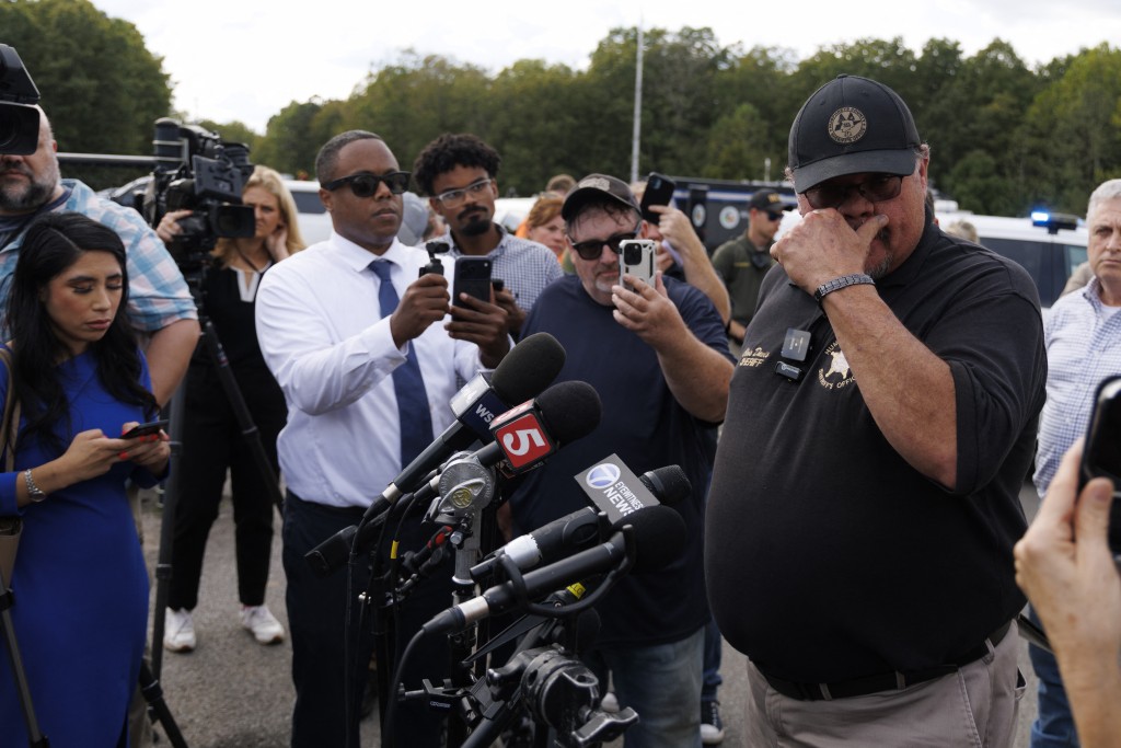 Humphreys County Sheriff Chris Davis speaks to media at Accurate Energetic Systems on October 10, 2025 in McEwen, Tennessee. An explosion this morning at Accurate Energetic Systems military munitions plant has left over a dozen people missing, with multiple fatalities reported. Brett Carlsen/Getty Images/AFP (Photo by Brett Carlsen / GETTY IMAGES NORTH AMERICA / Getty Images via AFP)