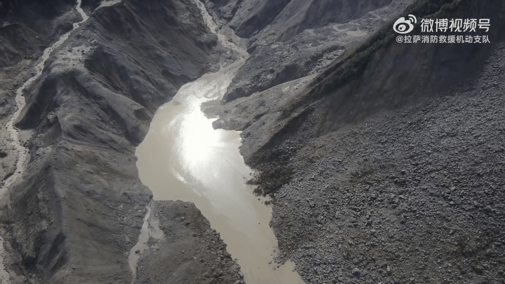 An aerial survey shows the barrier lake at Jilong Port continues to expand. Xinhua