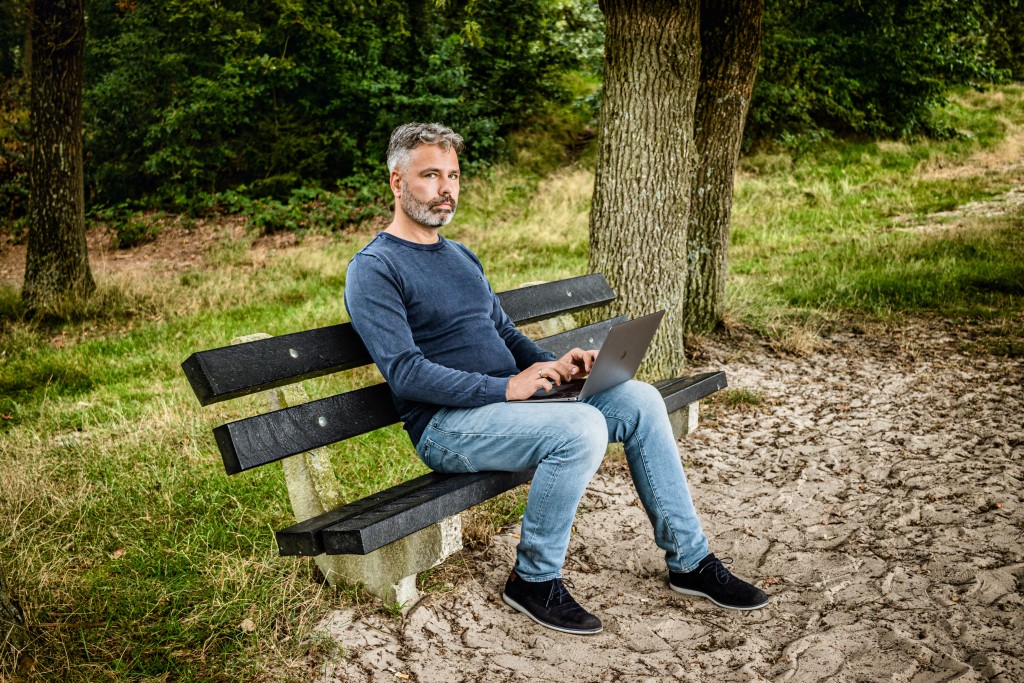 Photo by LIBERTY BIESMA / FAMILY HANDOUT / AFP  This family handout photograph taken on August 28, 2021 and released on May 12, 2026 shows Dennis Biesma, a Dutch IT worker and author, suffering from "AI psychosis" while using ChatGPT, posing in Oldemeijer in the Netherlands.