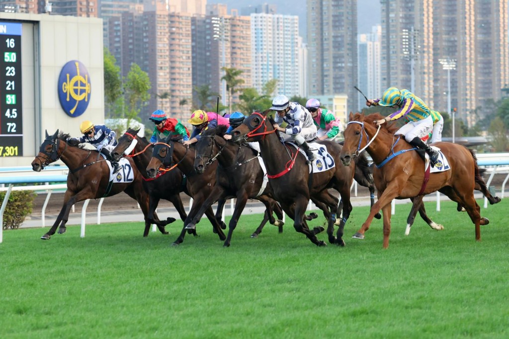 Flow Water Flow – second from right – storms to a Class 3 win. Singtao