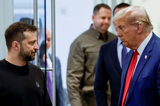 Republican presidential nominee and former U.S. President Donald Trump and Ukraine's President Volodymyr Zelenskiy meet at Trump Tower in New York City, U.S., September 27, 2024. REUTERS/Shannon Stapleton/File Photo