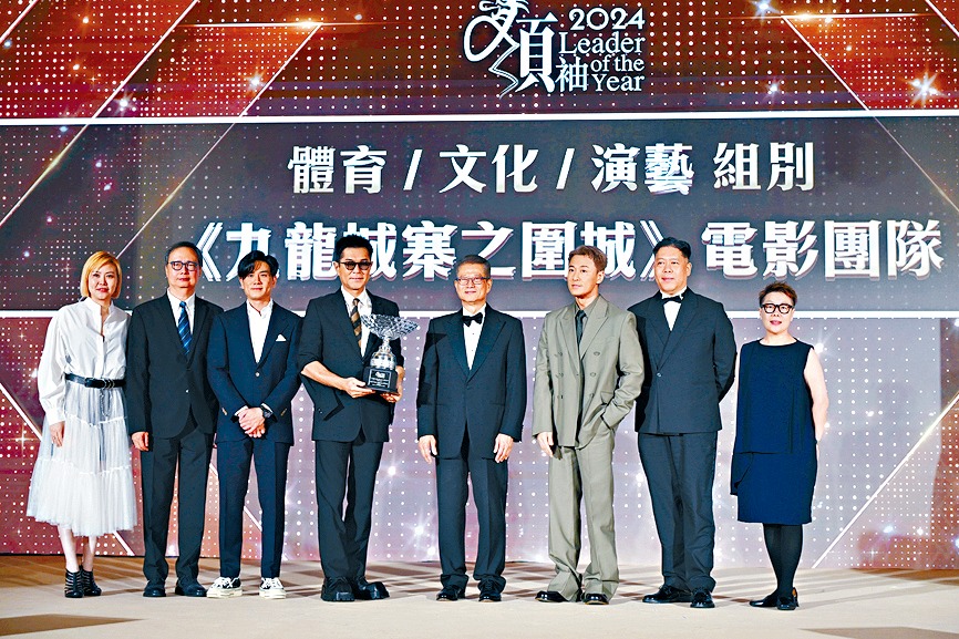 Sports/Culture/Performing Arts: The award went to the team behind the film Twilight of the Warriors: Walled In. Actor Philip Ng Wan-lung shared his joy at receiving the award, describing the film’s impact as incredible, including its participation in film festivals across different countries. He also expressed delight in seeing audiences from diverse cultural backgrounds embracing Hong Kong’s martial arts cinema.