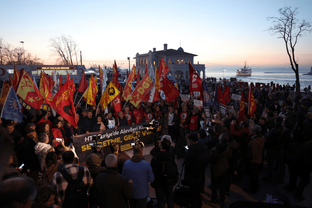 People gather to protest against the violence in Syria and voice support for Alawites, in Istanbul, Turkey, March 10, 2025. REUTERS/Dilara Senkaya