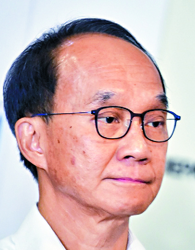 Lau Yu-lung says those who return with flu symptoms from holidays abroad should not go out until their symptoms are gone. SING TAO Lau Yu-lung says those who return with flu symptoms from holidays abroad should not go out until their symptoms are gone. SING TAO