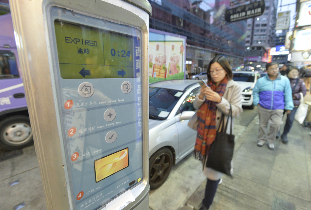 The existing parking meters only accept payment of parking fees by Octopus card. The existing parking meters only accept payment of parking fees by Octopus card.