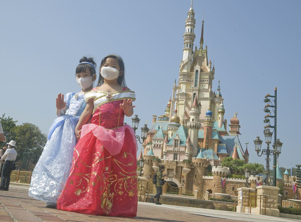 Michael Moriarty says the park is launching a daytime stage show against the backdrop of the Castle of Magical Dreams.bloomberg, sing tao Michael Moriarty says the park is launching a daytime stage show against the backdrop of the Castle of Magical Dreams.bloomberg, sing tao