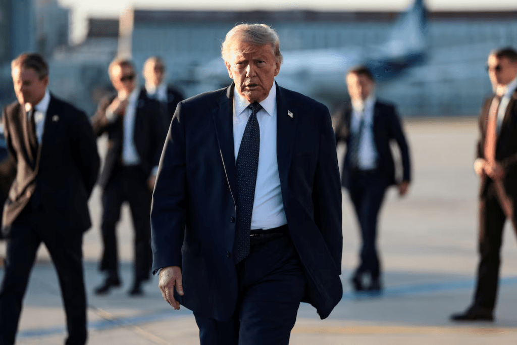 U.S. President Donald Trump arrives at Paris Orly airport, following the G7 Summit, in Orly, France, June 17, 2026. REUTERS/Evelyn Hockstein