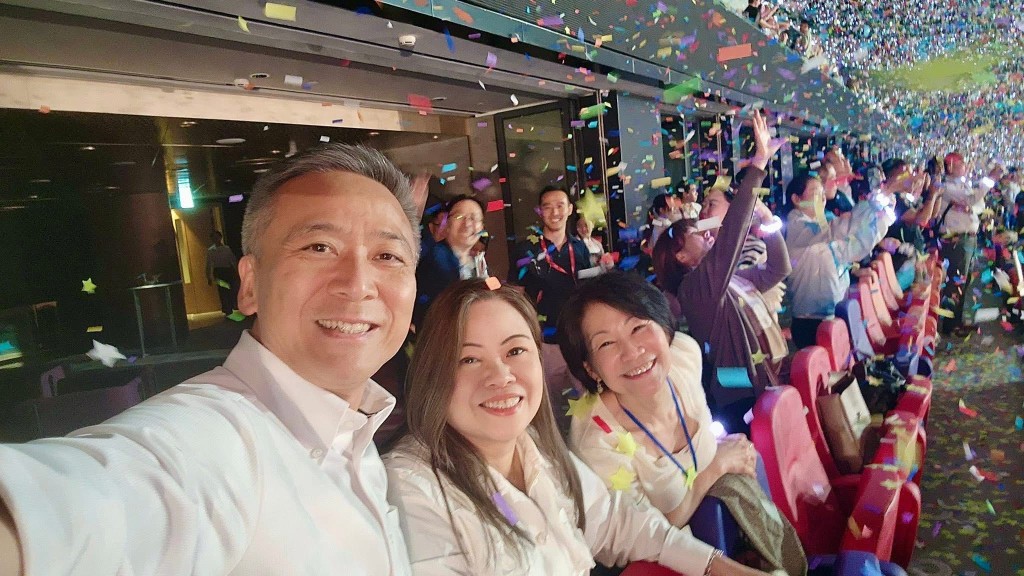 Secretary for Culture, Sports and Tourism Rosanna Law Shuk-pui (second from left) poses for a selfie at a Kai Tak concert.