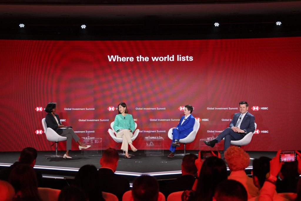 Bonnie Chan, second left.