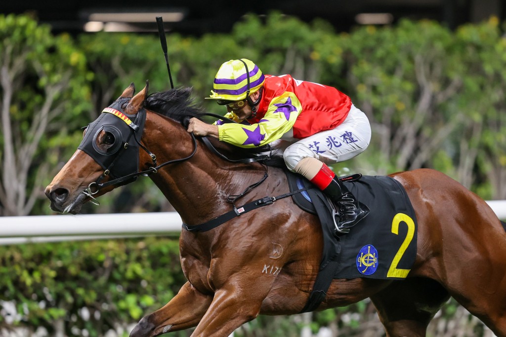 Freshened and blinkered, Crimson Flash contests a hot Class 2 sprint at Happy Valley. HKJC