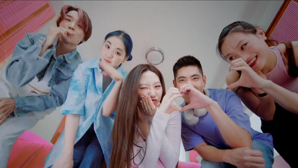 A scene from Jasmine Yen's music video for her debut song 'idk'