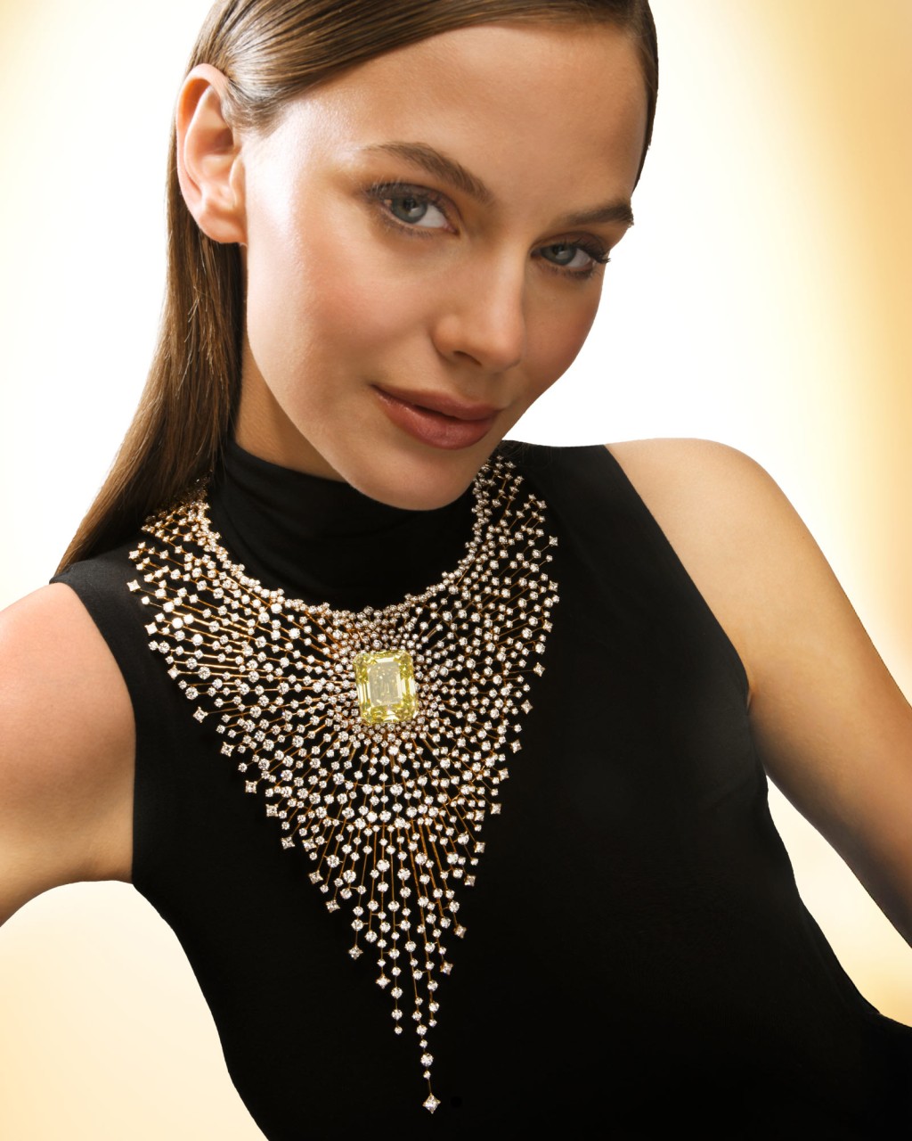 FRED has for the first time set the legendary Soleil d’Or yellow diamond into a high jewelry creation.