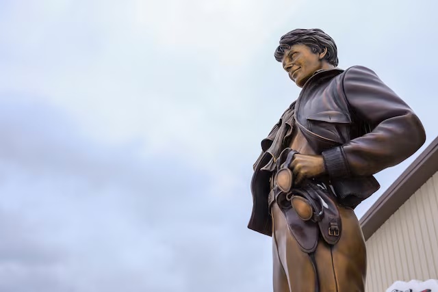 A statue of Amelia Earhart is pictured at the Amelia Earhart Hangar Museum in Atchison, Kansas, U.S. February 16, 2024. REUTERS/Arin Yoon