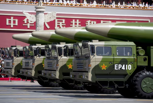 Military vehicles carrying DF-26 ballistic missiles travel past Tiananmen Gate to commemorate the 70th anniversary of the end of World War II in Beijing, China, September 3, 2015. (Reuters/File)