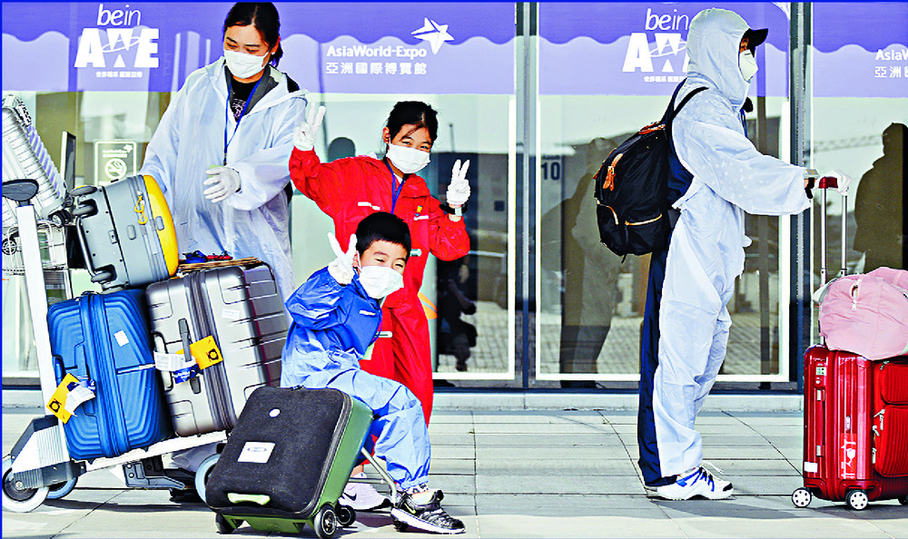 New arrivals take their virus test at AsiaWorld-Expo. SING TAO New arrivals take their virus test at AsiaWorld-Expo. SING TAO