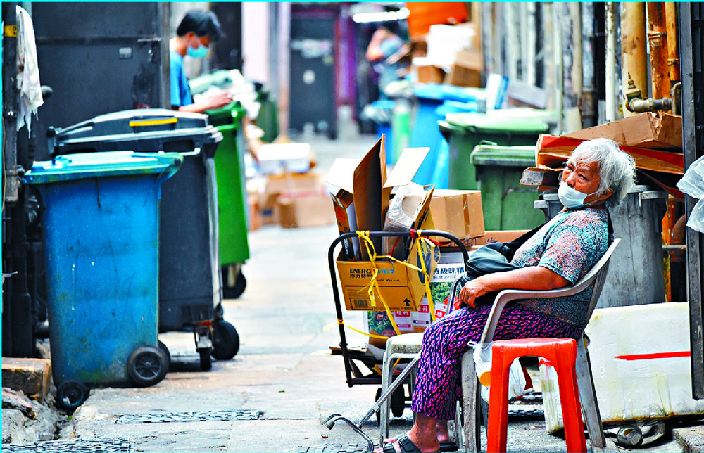 The growing number of impoverished elderly is worrying. The growing number of impoverished elderly is worrying.