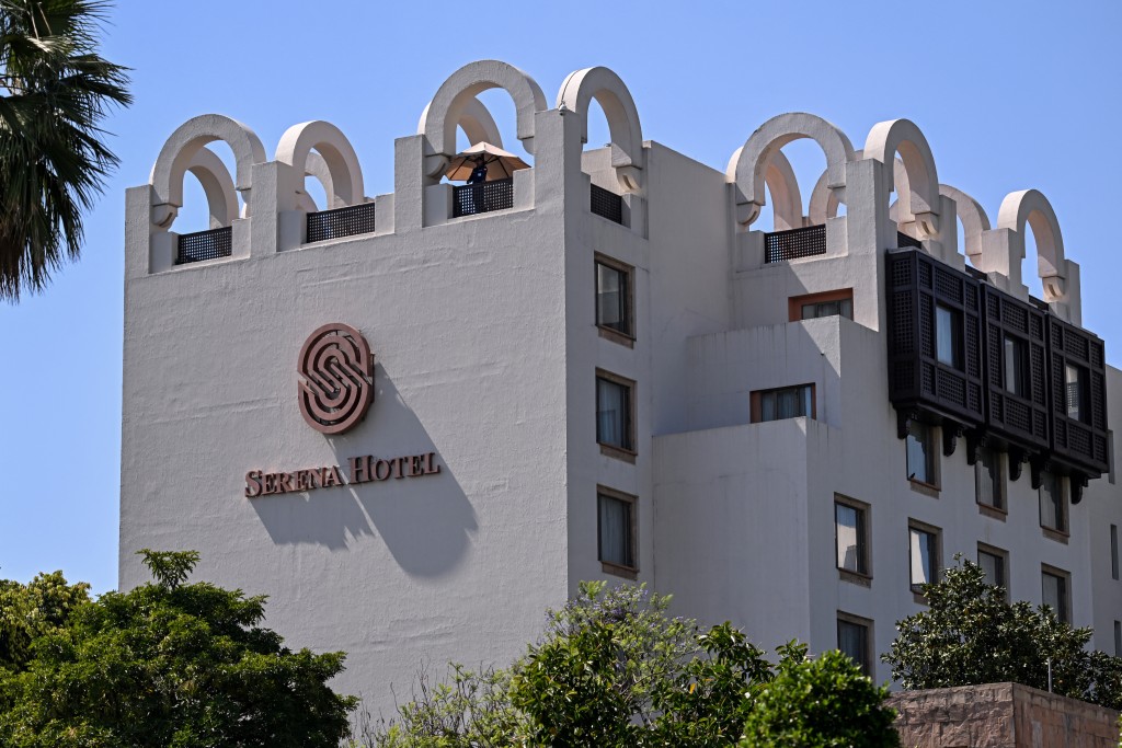 Photo by FAROOQ NAEEM / AFP A security guard stands atop the Serena Hotel, the venue where Iran and the United States held peace talks earlier in Islamabad on April 14, 2026.