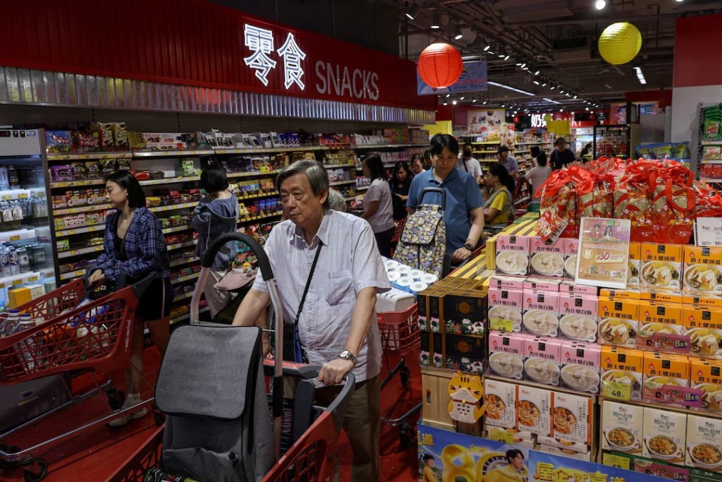 Residents stock up on supplies at a supermarket to prepare for the approaching Typhoon Ragasa, in Hong Kong. REUTERS/Tyrone Siu
