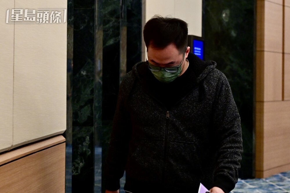 Culminating in a final bid of HK$14.2 million after about 5 minutes. This plate was sold to bidder number 102.