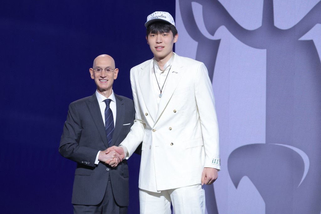 Yang Hansen stands with NBA commissioner Adam Silver after being selected as the 16th pick by the Memphis Grizzlies in the first round of the 2025 NBA Draft at Barclays Center. (Reuters)