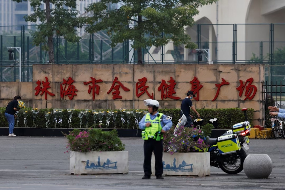 A police officer keeps watch as people remove flower bouquets placed outside the sports centre where a deadly car attack took place, in Zhuhai, Guangdong province, China November 13, 2024. (File Photo) A police officer keeps watch as people remove flower bouquets placed outside the sports centre where a deadly car attack took place, in Zhuhai, Guangdong province, China November 13, 2024. (File Photo)