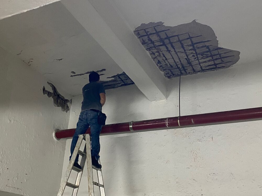 Concrete fell from a car park ceiling in North Point. Sing Tao