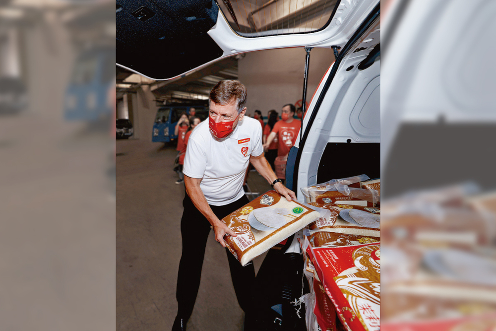 Ian McLeod, Chief Executive of DFI Retail Group, joined other team members in preparation of goodie bags for the needy.