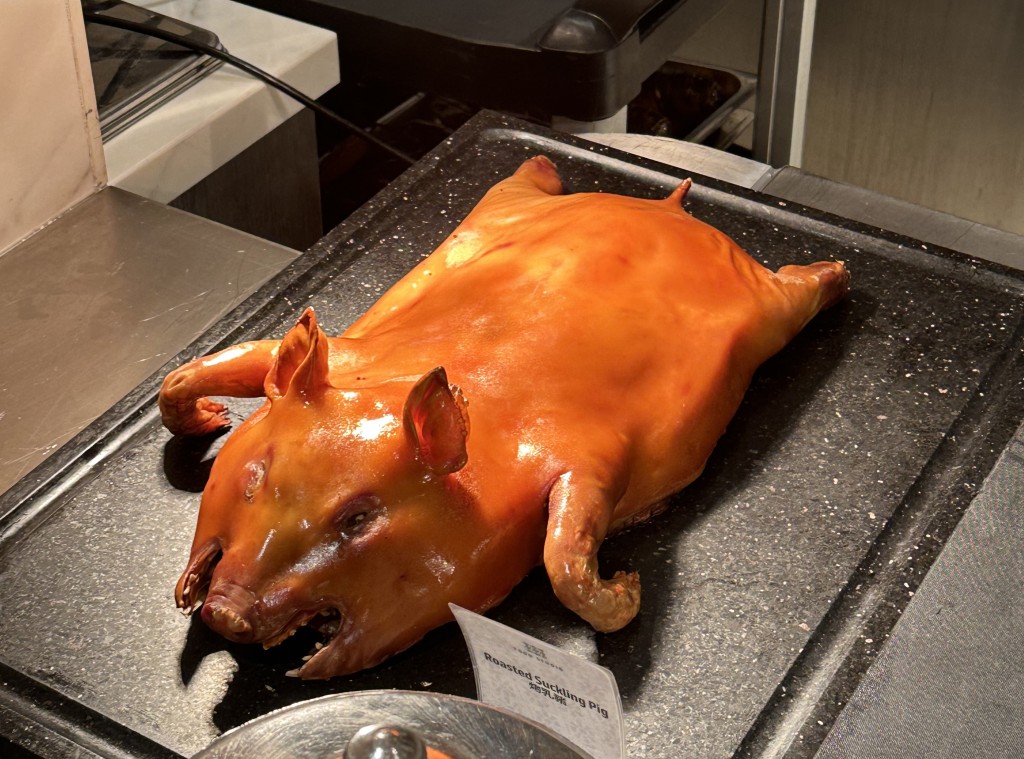  Roasted suckling pig.