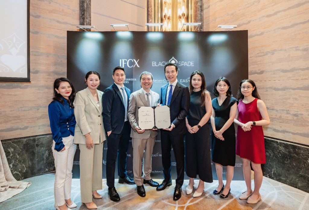 From left: Ms. Vicky Wang - Managing Partner, CHINA, IFCX, Ms. Agnes Chen Pun - Partner & CCO, IFCX, Mr. Kelvin Wu - Partner & COO, IFCX, Mr. Kingston Lai - Founder & CEO, IFCX, Dr. Dennis Tam - President & CEO, Black Spade Capital, and Black Spade Capital Representatives