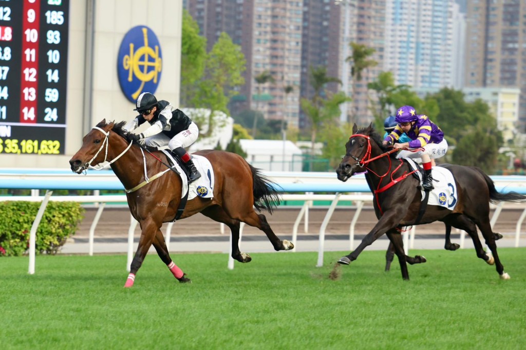 Winning Ovation leaves Super Express behind in a brilliant front-running display. Singtao 
