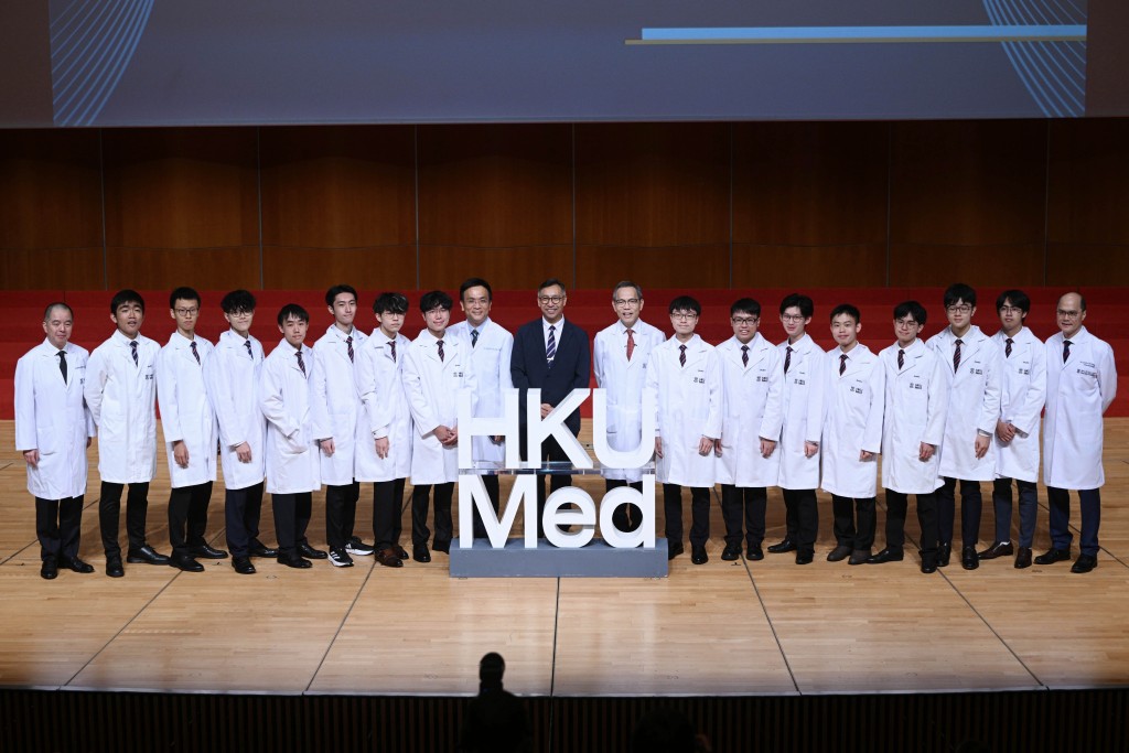 Queen's College had 14 students admitted to HKUMed this year; the group posed for a joint photo after the ceremony concluded.