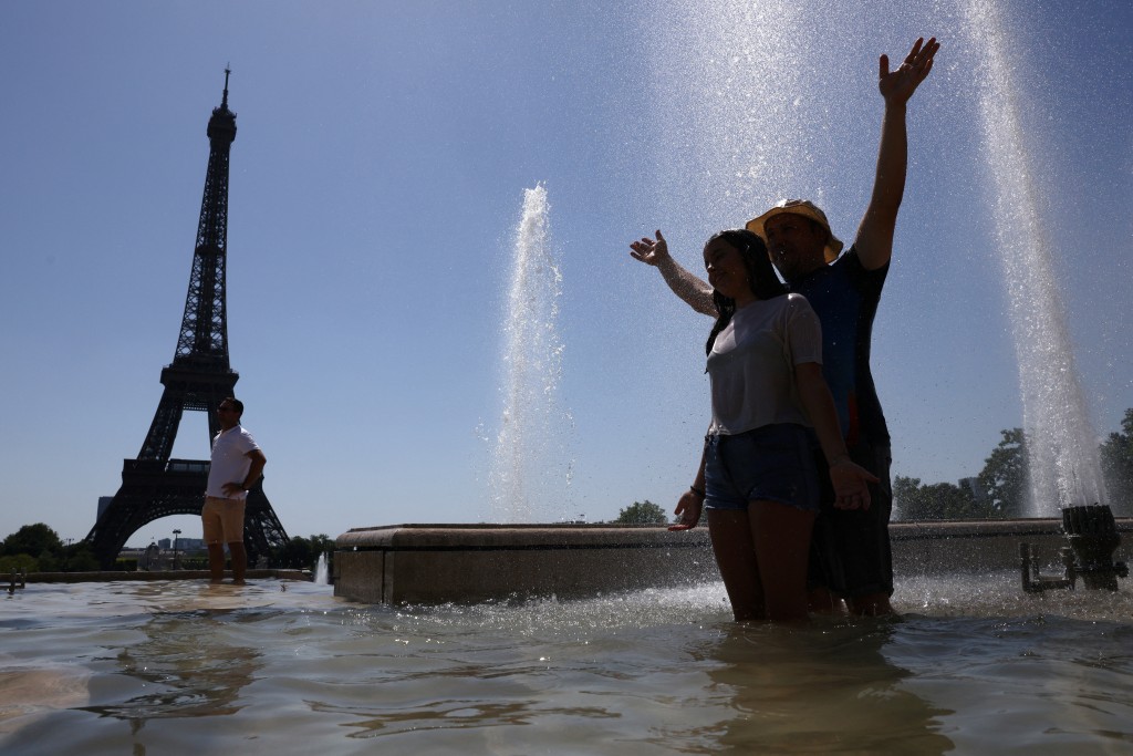 Tourists cool off in the Trocadero Fountain next to the Eiffel Tower as an early summer heatwave hits Paris, France, July 1, 2025. (Reuters)