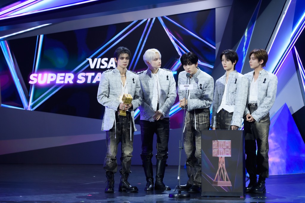 TOMORROW X TOGETHER.