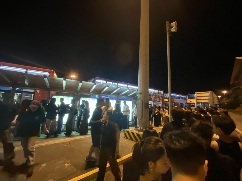 Traffic was severely congested on the San Tin Highway and lanes leading to the New Huanggang Port for the past two nights