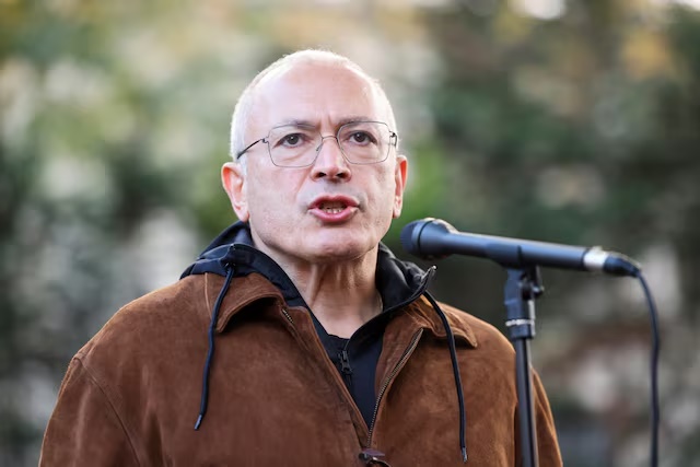 Exiled Russian former opposition oligarch Mikhail Khodorkovsky, speaks during a demonstration marking the upcoming anniversary of 1,000 Days since Russia's invasion of Ukraine, outside the Russian Embassy in London, Britain, November 17, 2024. REUTERS/Hollie Adams
