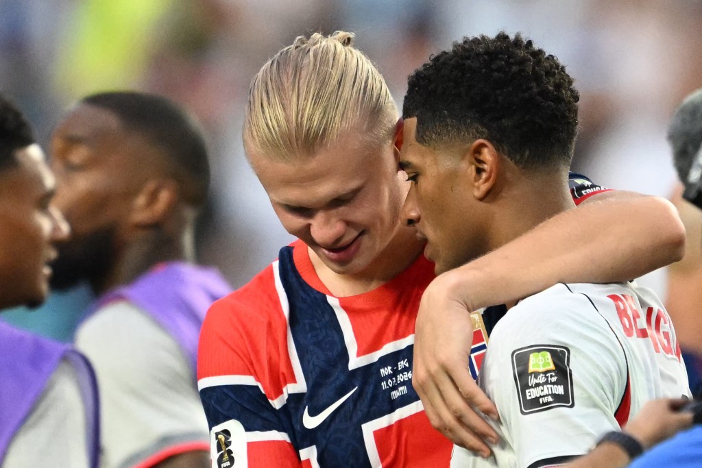 Norway's forward #09 Erling Braut Haaland (L) congratulates England's midfielder #10 Jude Bellingham at the end of the 2026 World Cup football tournament quarter-final match between Norway and England at Miami Stadium. (AFP)