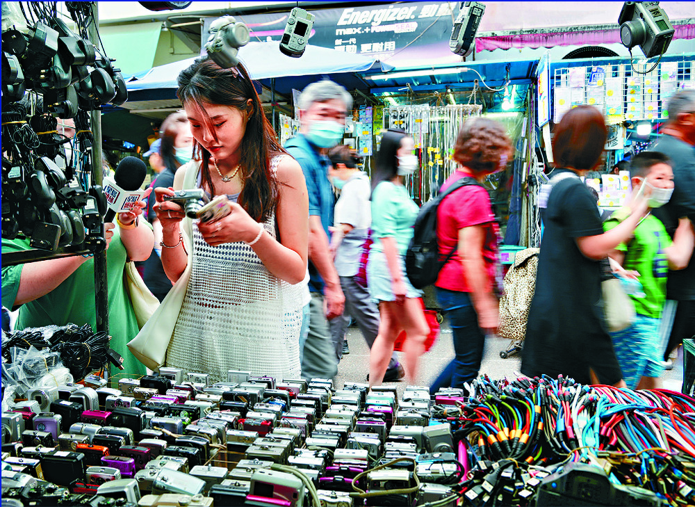 It is unrealistic to stop locals from traveling north to spend, John Lee said. SING TAO It is unrealistic to stop locals from traveling north to spend, John Lee said. SING TAO