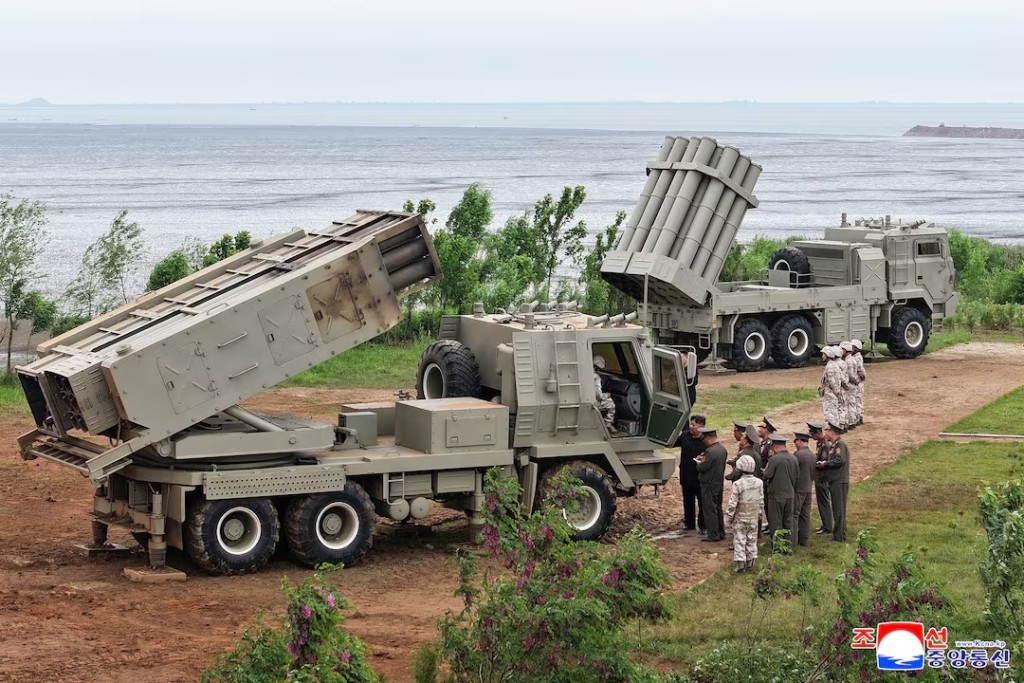  North Korean leader Kim Jong Un oversees test launches of a mix of tactical ballistic missiles, artillery rockets and precision cruise missiles, at an undisclosed location in North Korea, May 26, 2026, in this picture released May 27, 2026 by North Korea's official Korean Central News Agency. KCNA via REUTERS