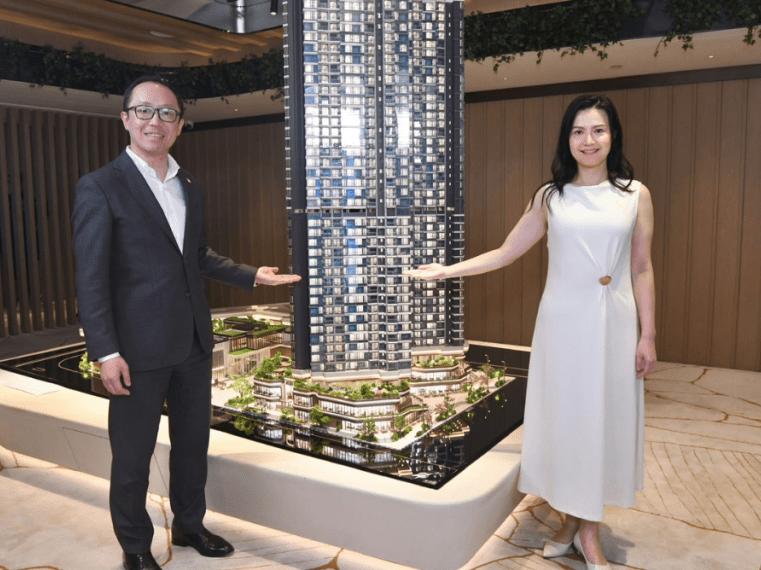 From left: Jeffrey Sy, managing director of CR Land (Overseas) and sales and marketing deputy director Cen Feifei.