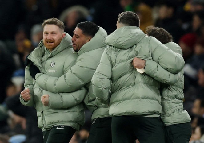Calum McFarlane celebrates Enzo Fernandez's late equalizer for Chelsea against City. REUTERS